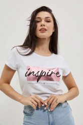 T-shirt z napisem biały. Białe t-shirty damskie MOODO, xxl, bez wzorów, z bawełny, bez kołnierzyka. W wyprzedaży za 23.99 zł.