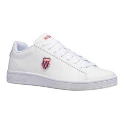 Trampki Męskie Skóra Court Shield. Białe trampki i tenisówki męskie K-Swiss, z aplikacjami, z koronki, bez zapięcia. Za 169.00 zł.