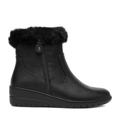 Botki Clara Barson. Czarne botki damskie Clara Barson, bez obcasa, na koturnie, bez zapięcia. Za 169.99 zł.