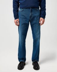 MESKIE SPODNIE WRANGLER FRONTIER RETRO BLUE 112370955. Niebieskie spodnie materiałowe męskie Wrangler, bez wzorów, z jeansu, retro. Za 219.99 zł.