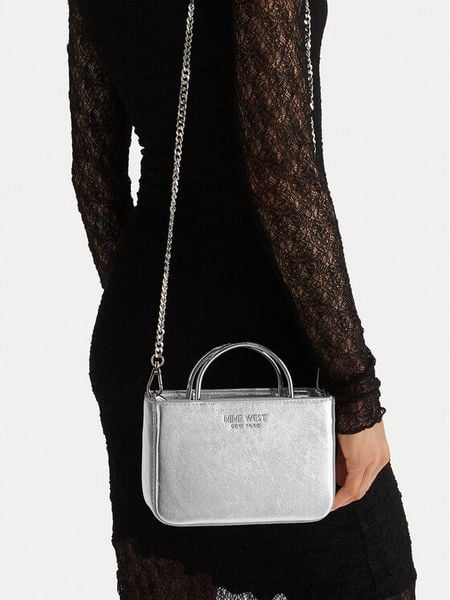 Nine West Torebka CEO-Astor Vibe-KY323-1 Srebrny. Szare torebki klasyczne damskie Nine West, bez wzorów, z materiału, bez dodatków. Za 199.99 zł.