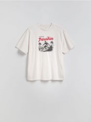 T-shirt boxy z nadrukiem - jasnoszary. Szare t-shirty męskie Reserved, l, bez wzorów, z bawełny, bez kołnierzyka. W wyprzedaży za 55.99 zł.