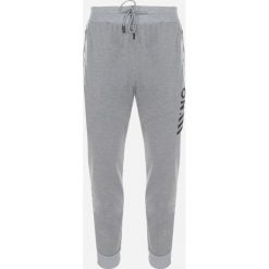 Szare Spodnie Dresowe Teodosyne. Szare spodnie dresowe męskie Born2be, bez wzorów, z dresówki. Za 64.99 zł.