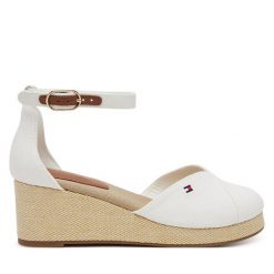 Półbuty Tommy Hilfiger. Białe półbuty damskie Tommy Hilfiger, bez wzorów, bez obcasa, na koturnie. Za 439.99 zł.