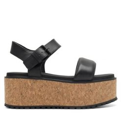 Sandały Lasocki. Czarne sandały damskie Lasocki, bez wzorów, bez obcasa, na koturnie. Za 269.99 zł.