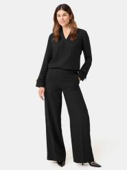 Gerry Weber Spodnie w kolorze czarnym rozmiar: 40. Czarne spodnie materiałowe damskie Gerry Weber, bez wzorów, z materiału, z podwyższonym stanem. Za 180.06 zł.