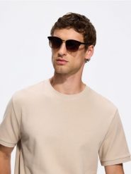 Strukturalny t-shirt regular - beżowy. Brązowe t-shirty męskie Reserved, l, bez wzorów, z bawełny, bez kołnierzyka. Za 69.99 zł.