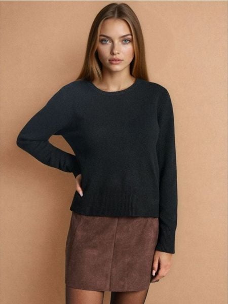 Sweter - czarny. Czarne swetry klasyczne damskie Sinsay, l, bez kołnierzyka. Za 39.99 zł.