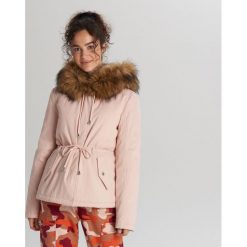 Parka z miękkim futrem przy kapturze - Różowy. Czerwone kurtki damskie Cropp, l, bez wzorów. Za 269.99 zł.