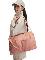 Under Armour Torba sportowa w kolorze jasnoróżowym - 26 l rozmiar: onesize. Różowe torby podróżne damskie Under Armour, bez wzorów, z materiału. Za 153.71 zł.