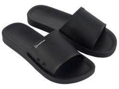 Klapki damskie obuwie plażowe Ipanema Classic Slide Fem. Czarne klapki damskie Ipanema, z aplikacjami, z gumy, bez obcasa, na płaskiej podeszwie. Za 59.99 zł.