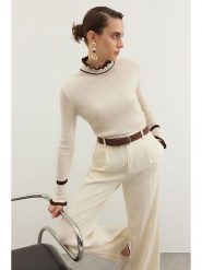 Trendyol Sweter w kolorze kremowym rozmiar: S. Brązowe golfy damskie Trendyol, s, bez wzorów, prążkowane, bez ramiączek. Za 74.81 zł.