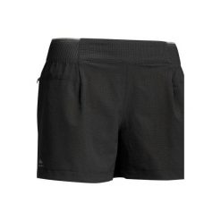 Spodenki turystyczne FH500 damskie. Czarne szorty damskie QUECHUA, bez wzorów, z elastanu. Za 99.99 zł.