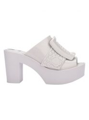 Melissa Klapki w kolorze białym rozmiar: 40. Białe klapki damskie Melissa, bez wzorów, bez obcasa. Za 205.93 zł.