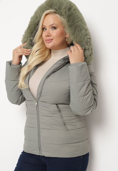 Ciemnozielona Pikowana Kurtka z Odpinanym Kapturem z Futerkiem Savessia. Zielone kurtki damskie Born2be, l, bez wzorów, z futra. Za 129.99 zł.