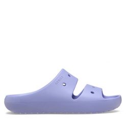 Klapki Crocs. Fioletowe klapki damskie Crocs, bez wzorów, bez obcasa. Za 139.99 zł.