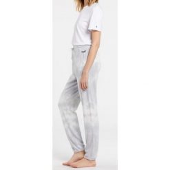 Spodnie turystyczne damskie Volcom Lil Fleece. Szare spodnie sportowe damskie Volcom, z bawełny. W wyprzedaży za 165.00 zł.