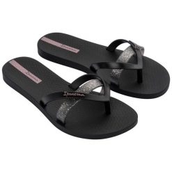 Japonki Ipanema Kirei Chic 83673 BB745 czarne. Czarne klapki damskie bez wzorów, z materiału, bez obcasa. Za 190.98 zł.