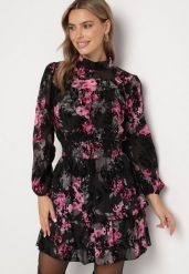 Czarno-Różowa Sukienka w Kwiaty z Bufiastymi Rękawami i Gumką w Pasie Ettalise. Czarne sukienki damskie Born2be, na co dzień, m, bez wzorów, eleganckie, bez kołnierzyka, bez ramiączek, mini. Za 139.99 zł.