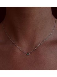 Les Petites Précieuses Srebrny naszyjnik ze szmaragdem - dł. 40 cm rozmiar: onesize. Szare naszyjniki damskie Les Petites Précieuses, srebrne. Za 100.04 zł.