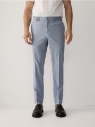 Garniturowe spodnie slim fit - niebieski. Niebieskie spodnie wizytowe męskie Reserved, z tkaniny. W wyprzedaży za 89.99 zł.