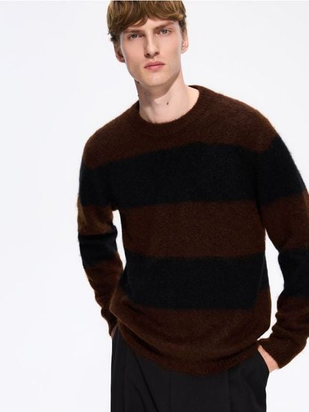 Sweter z dodatkiem moheru i wełny - wielobarwny. Swetry męskie Reserved, l, bez wzorów, z dzianiny, bez kołnierzyka. Za 359.99 zł.