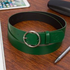 Skórzany pasek damski do spodni sukienki zielony skóra nat. 3,5 cm Beltimore B83 : Kolory - zielony, Rozmiar pasków - r.115-130 cm. Zielone sukienki damskie bez wzorów, ze skóry, bez kołnierzyka, bez ramiączek. Za 49.90 zł.