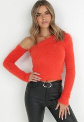 Czerwony Sweter na Jedno Ramię Yile. Czerwone swetry klasyczne damskie Born2be, z jeansu, z asymetrycznym kołnierzem. Za 129.99 zł.