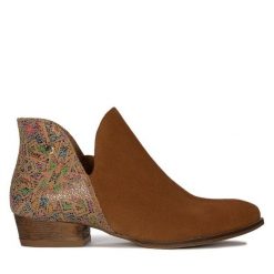 Botki Maciejka. Brązowe botki damskie Maciejka, bez obcasa, na płaskiej podeszwie, bez zapięcia. Za 339.99 zł.