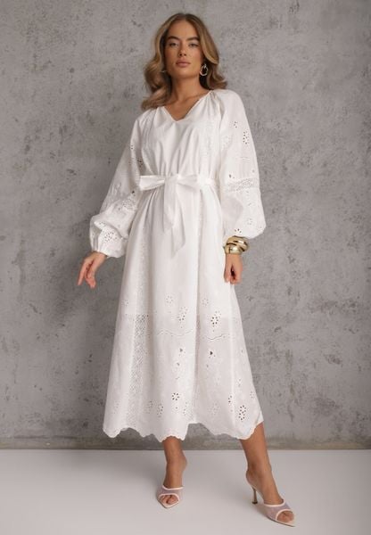 Biała Boho Sukienka z Bawełny z Haftem Wiązaniem i Ażurowymi Detalami Adrirena. Białe sukienki damskie Renee, na co dzień, l, w ażurowe wzory, z bawełny, boho, bez kołnierzyka, bez ramiączek, maxi, proste. Za 299.99 zł.