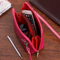 Vera Pelle Torebka Skórzana mała listonoszka fuksjowa K03. Torby na laptopa damskie bez wzorów, z lakierowanej skóry, lakierowane. Za 109.99 zł.