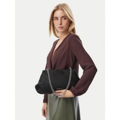 Torebka MICHAEL Michael Kors. Czarne torebki klasyczne damskie MICHAEL Michael Kors, bez wzorów, bez dodatków. Za 1,299.00 zł.