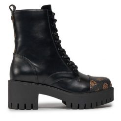 Botki Guess. Czarne botki damskie Guess, bez obcasa, na słupku, bez zapięcia. Za 759.99 zł.