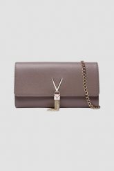 VALENTINO Kopertówka Divina Pochette w kolorze taupe. Brązowe torebki wieczorowe Valentino by Mario Valentino, bez wzorów, bez kołnierzyka, bez ramiączek. W wyprzedaży za 248.99 zł.