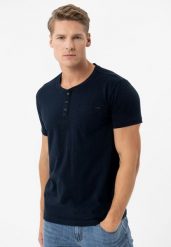 T-shirt z rozpinanym dekoltem TM-HUBRIS. Niebieskie t-shirty męskie Volcano, m, bez wzorów, z bawełny, bez kołnierzyka. Za 69.99 zł.