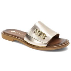 Złote Klapki Armodo Modne Obuwie Damskie. Żółte klapki damskie Armodo, bez wzorów, ze skóry, bez obcasa. Za 269.99 zł.