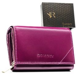 Fioletowy portfel damski ze skóry naturalnej zamykany zatrzaskiem, wyposażony w system RFID - Rovicky. Fioletowe portfele damskie bez wzorów, ze skóry. Za 56.00 zł.