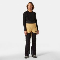 Damskie spodnie narciarskie na szelkach Helly Hansen Odin BC Softshell. Brązowe spodnie dresowe damskie Helly Hansen, na zimę, bez wzorów, z softshellu. Za 1,535.50 zł.