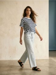 Bawełniana koszulka w paski z ozdobnymi kryształkami - granatowy. Niebieskie t-shirty damskie Sinsay, l, bez wzorów, z bawełny, bez kołnierzyka. Za 29.99 zł.