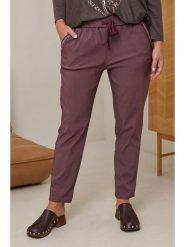 Curvy Lady Spodnie w kolorze fioletowym rozmiar: 40/42. Różowe spodnie materiałowe damskie Curvy Lady, z aplikacjami, z bawełny, klasyczne, z standardowym stanem. Za 131.74 zł.