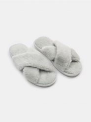 Kapcie ze sztucznym futrem - szary. Szare kapcie damskie Sinsay. Za 25.99 zł.