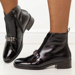 Czarne lakierowane botki damskie Potocki 12847. Czarne botki damskie POTOCKI, na jesień, z dzianiny, eleganckie, z okrągłym noskiem, bez obcasa, na płaskiej podeszwie, bez zapięcia. Za 229.00 zł.