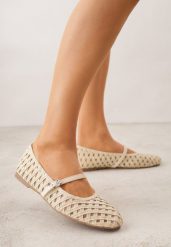 Jasnobeżowe Balerinki z Ażurowym Wzorem i Paskiem Astethera. Brązowe baleriny damskie Renee, w ażurowe wzory, z jeansu, bez obcasa. Za 119.99 zł.