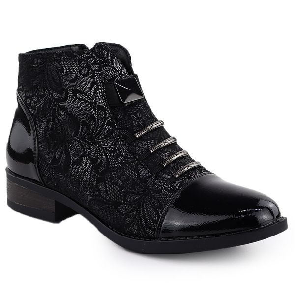 Botki damskie z ozdobami w kwiaty czarne Sabatina DM25-08. Czarne botki damskie Sabatina, ze skóry ekologicznej, bez obcasa, bez zapięcia. Za 179.99 zł.