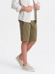 Męskie szorty dresowe przed kolano BASIC – oliwkowe V2 OM-SRBS-0149 - XXL. Zielone szorty męskie Ombre Clothing, z bawełny, bez kołnierzyka. W wyprzedaży za 69.99 zł.
