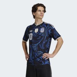 Koszulka wyjazdowa Argentyna 26 Messi. Czarne t-shirty sportowe męskie Adidas, bez ramiączek, do piłki nożnej, climacool (adidas). Za 529.00 zł.