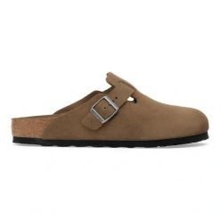 BIRKENSTOCK Boston SFB LEVE Dark Tea Tonal FB Klapki damskie. Brązowe klapki damskie Birkenstock, bez wzorów, ze skóry, bez obcasa. Za 649.99 zł.
