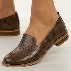 Brązowe skórzane Polskie półbuty damskie Deoni 044. Brązowe półbuty damskie Deoni, bez wzorów, ze skóry, biznesowe, z okrągłym noskiem, bez obcasa, na płaskiej podeszwie. Za 429.00 zł.