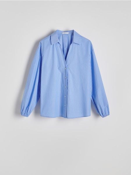 Bawełniana koszula w paski - jasnoniebieski. Niebieskie koszule damskie Reserved, l, bez wzorów, z bawełny, bez kołnierzyka, bez ramiączek. W wyprzedaży za 69.99 zł.