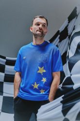 4F T-shirt regular z nadrukiem uniseks 4F x Bartosz Zmarzlik - niebieski XL. Niebieskie t-shirty męskie 4f, m, bez wzorów, z bawełny, bez kołnierzyka. Za 89.99 zł.